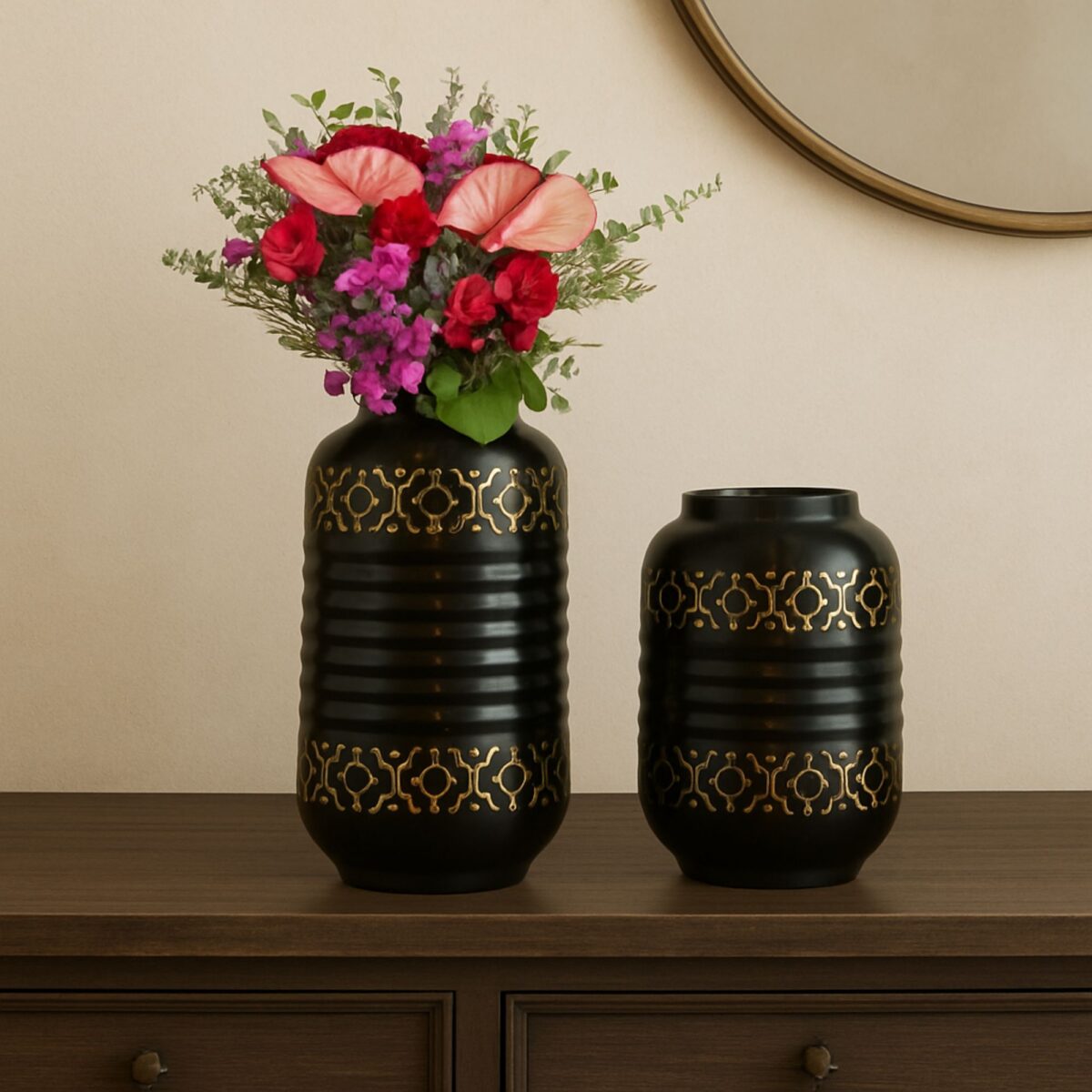 Elegant Black & Gold Iron Flower Vase Set – Ribbed Finish with Floral Engraving (Set of 2)